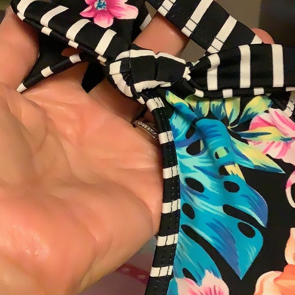 RINGO bikini top black white with beautiful colored flowers on it size medium - Picture 9 of 11
